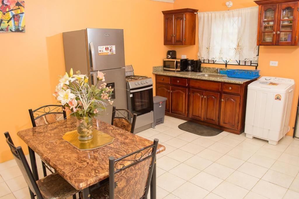 מונטגו ביי Perfect Vacation Villa מראה חיצוני תמונה
